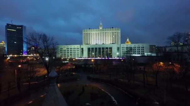 Kaplica Świętego Krzyża w parku — Wideo stockowe