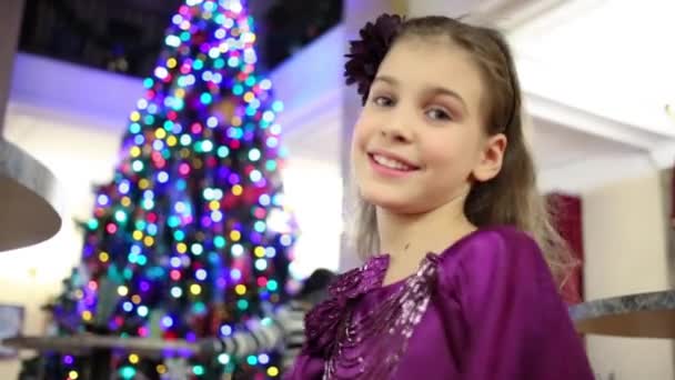 Little girl with binocular near Christmas tree — Stock Video