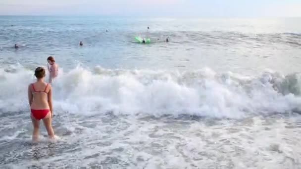 People swim in Black Sea — Stock Video