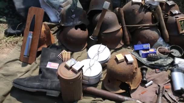 Munitions, munitions et autres objets laissés après la Seconde Guerre mondiale — Video