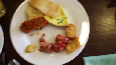 Tablo çok gıda ile hizmet