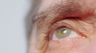 Komuta sizde yanıp söner göz