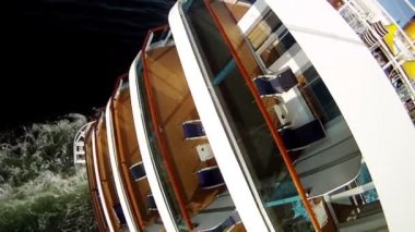 Şezlong liner tüm güvertelerde standı