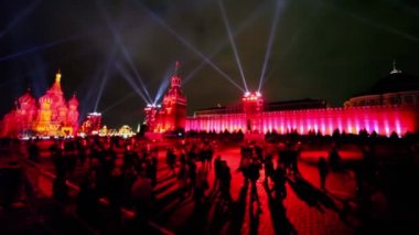 Kızıl Meydan'a ve St. Basils Katedrali