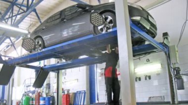Araba mekanikçi tanılama tekerlek uyum mu