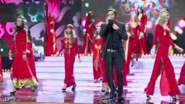 İsveçli şarkıcı Bosson, veya