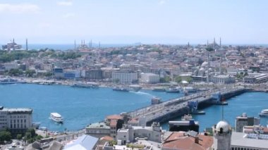 Galata Köprüsü'nde otomobil