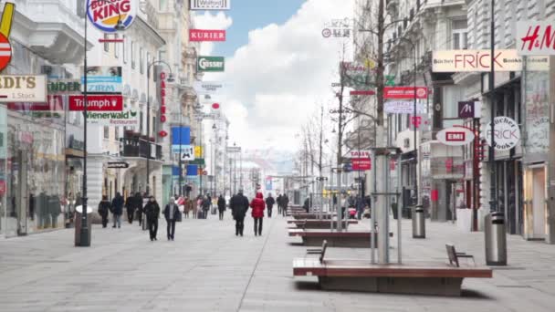 Main pedestrian street Kartner Strasse — Stock Video
