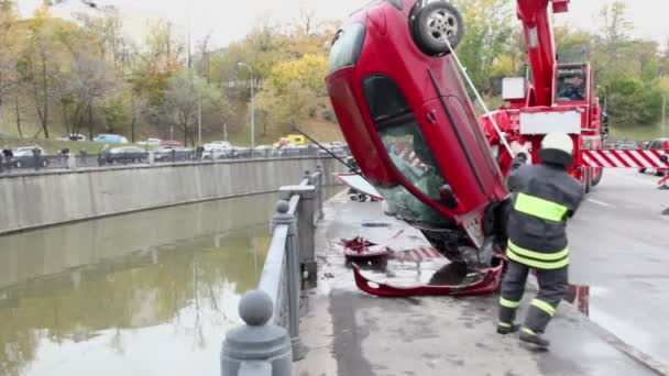 EMERCOM manutenzione ganci incidente auto — Video Stock