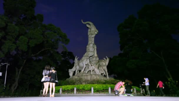 Ram escultura no parque Yuexiu — Vídeo de Stock