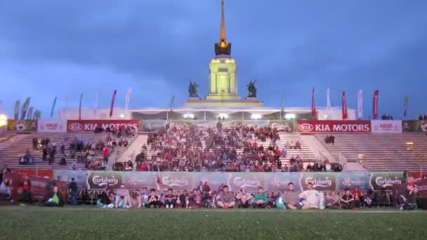 Rus taraftarları Fanzone içinde toplanmış — Stok video