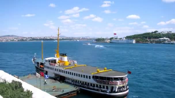 Ships with tourists in Golden horn — Stock Video