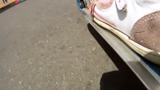 Menina monta scooter — Vídeo de Stock