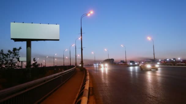 Prázdné reklamní billboard na dálnici — Stock video