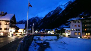 Arabalar resort City yollara