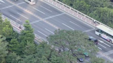 Otomobil ve trafik otobüslerde