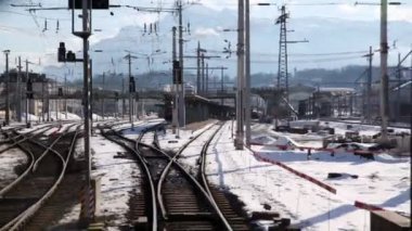 Tren Tren istasyondan ayrılır