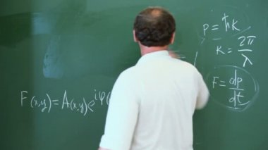 Profesör kurulu formüllerle temizler