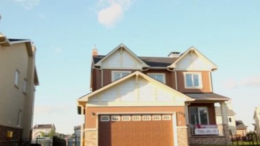 Köyde birkaç evler