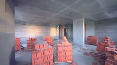 Kırmızı tuğla yığınları