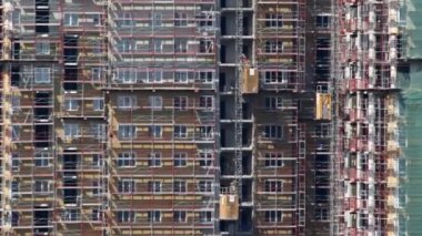 İnşaat iskele işçileri ile