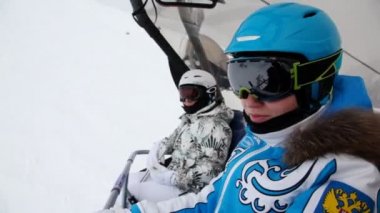 Telesiyej kadın kayakçı ile