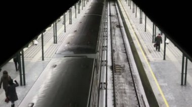 Tren sürmek platform uzak