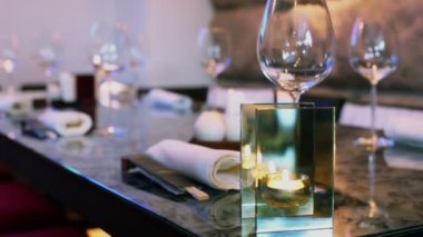 Waterwall mum şamdan yansıtır