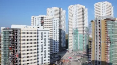 Birkaç bina yapım aşamasında