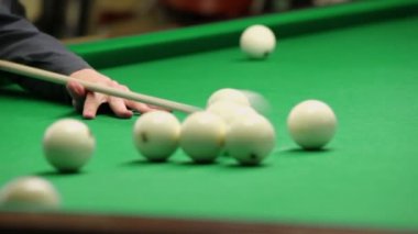 Bilardo topu kicks oyuncu