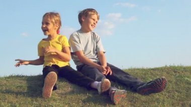 Kız ile oğlan şarkı şarkı çim hill