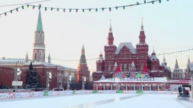 Makine sakız buz pateni pisti temizler