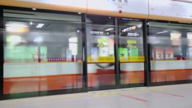 Banliyö tren sürmek uzakta