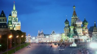 İşçinin Kulesi ve St Basils Katedrali