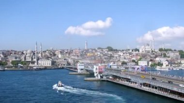 Galata Köprüsü'nde otomobil