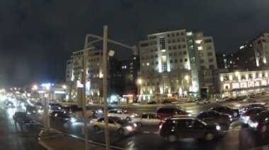 Turist otobüsü Moskova sokaklarında