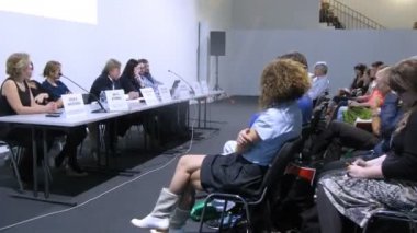 Sergiye katılan gazeteciler ile iletişim