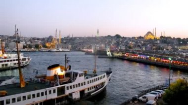 Gemi standları Galata Köprüsü yakınlarında