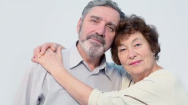 Üst düzey çift, kadın erkek kucaklar.