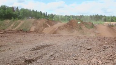 Motosiklet sürmek yere pistlerde