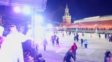 Sanatçılar sahne pateni rink yakınındaki