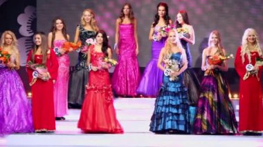 Ulusal güzellik Festival katılımcıları