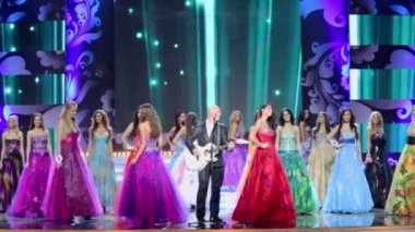 Şarkıcı Denis Maidanov