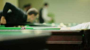 İnsanlar Bilardo oyna