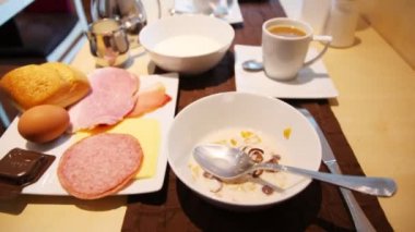 Mısır gevreği peynir ve pastırma ile