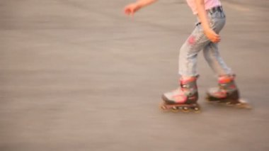 Silindirler ve kızın ayak