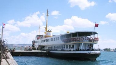 İnsanlar gemide gider