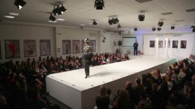 Karanlık kat ile model