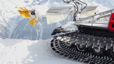 Kayak yamacı hazırlıkları için makine