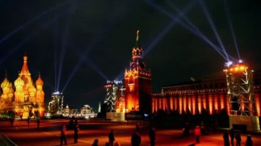 Kızıl Meydan'a ve St. Basils Katedrali